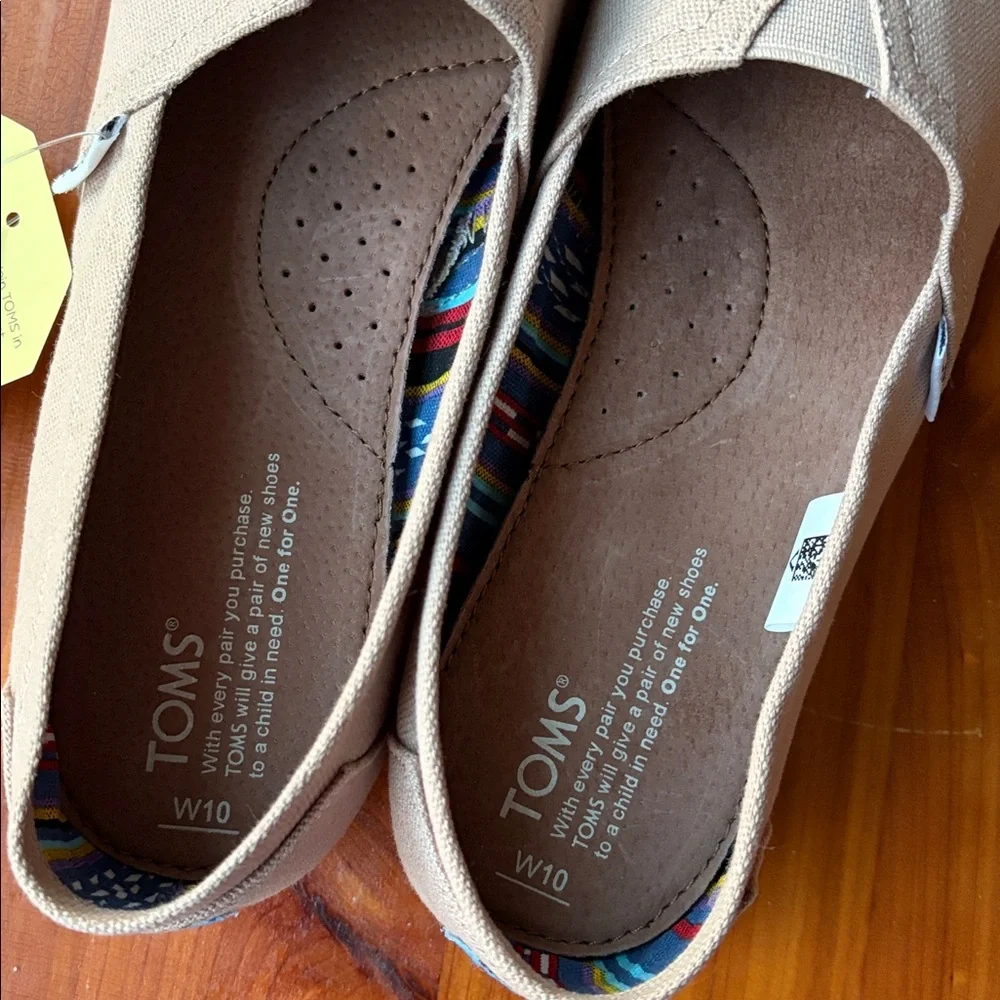 NWT Light Tan Canvas Toms Slip-Ons Women’s size 10 - Picture 5 of 5